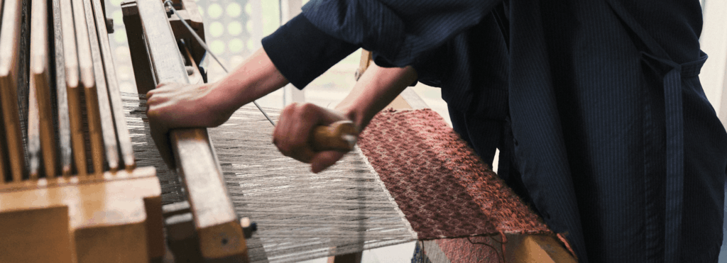 Short course in Weaving Fashion Textiles
