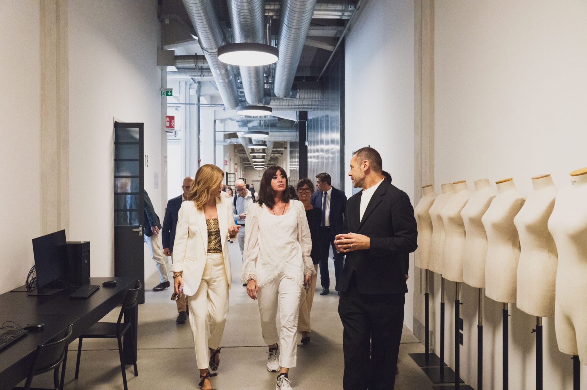 Il Ministro Bernini in visita a Polimoda