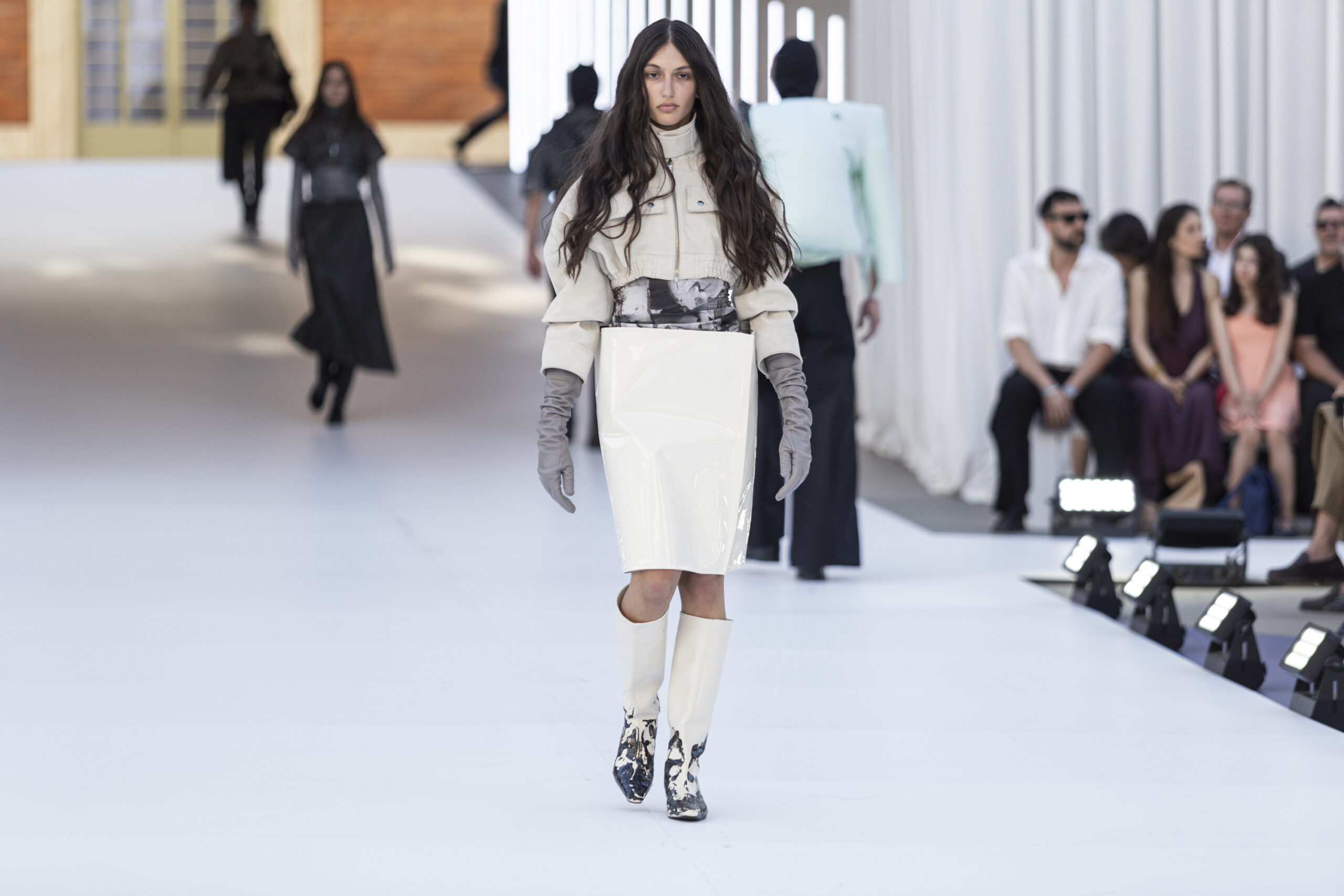 Diana Avetisian, Another Role (Armenia / Russia).
Collaboration with Zichen Wang, Undergraduate in Fashion Accessories Design
Sponsored by Preciosa. Photo by Serena Gallorini.