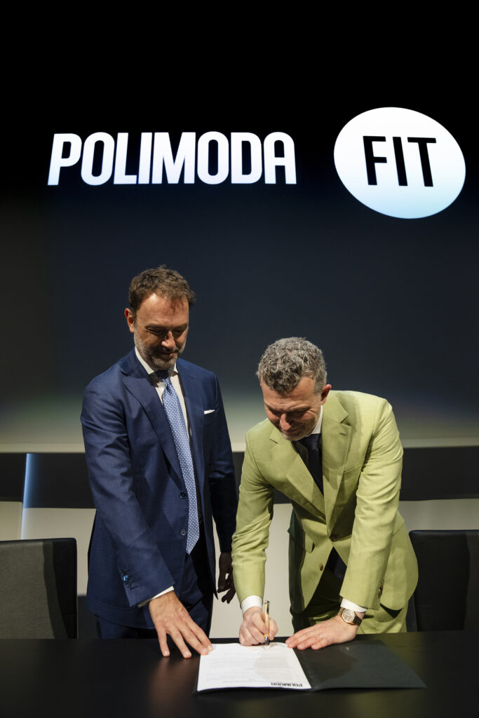 Presidents Niccolò Ricci and Jason S. Schupbach signing the agreement at Polimoda campus, ph. Lapo Quagli