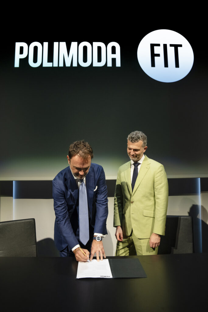 Presidents Niccolò Ricci and Jason S. Schupbach signing the agreement at Polimoda campus, ph. Lapo Quagli